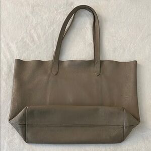 Cuyana Classic Leather Tote